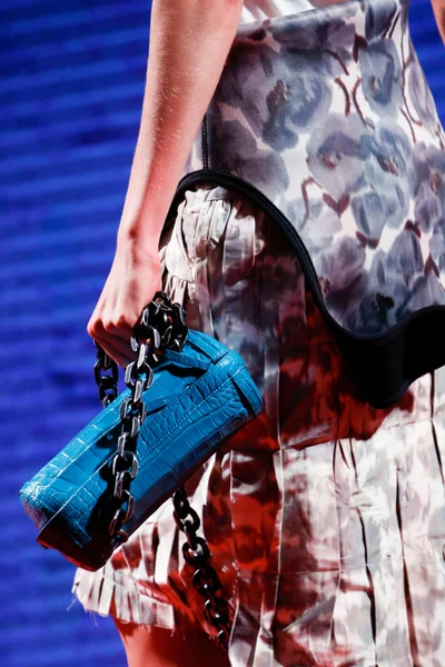 Look 99
